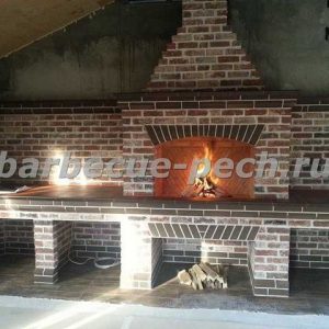 Барбекю в закрытой беседке