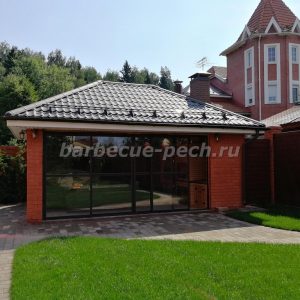 остекленная зимняя беседка